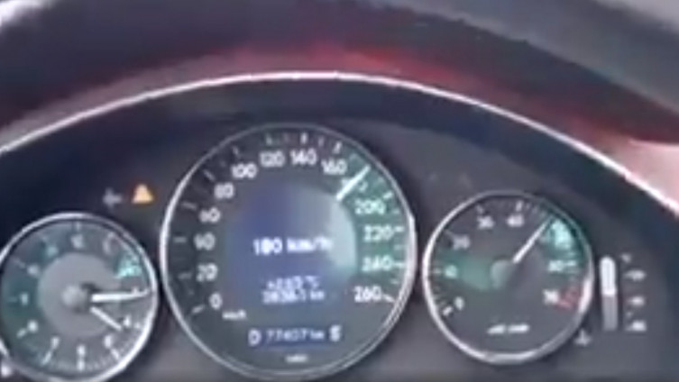 Bahati vozač u Sarajevu vozio 180 kilometara na sat, saputnica u panici htjela napustiti vozilo (VIDEO)