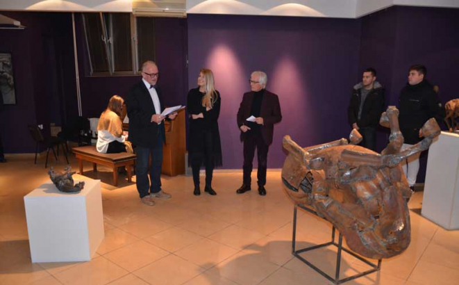 U Prijedoru otvorena izložba skulptura Sare Nikolić (VIDEO)