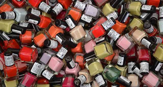 PSIHOLOGIJA ŽENSKOG UMA: Šta vaša omiljena boja laka za nokte govori o vama?!
