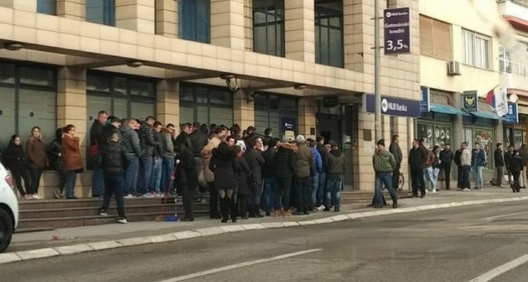 Banjaluka: I jutros redovi mladih koji žele otići iz BiH ispred Konzulata Slovenije