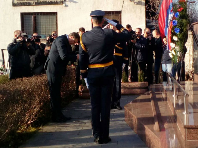 Obilježavanje Dana Republike- Položeni vijenci na groblju "Sveti Pantelija" (FOTO)