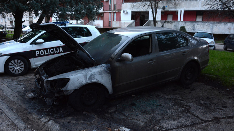 U Mostaru izgorjela Škoda Octavia