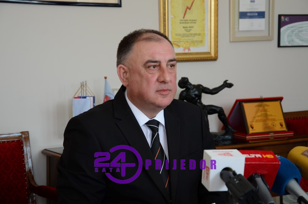 Gradonačelnik čestitao 49. rođendan "Kozarskom vjesniku"