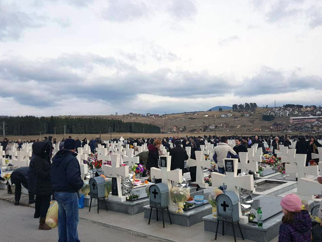 Sokolac - Nekoliko hiljada ljudi na parastosu poginulim srpskim borcima