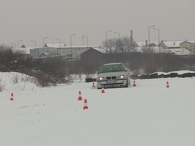 Smjernice iz AMS RS za vožnju na snijegu (VIDEO)