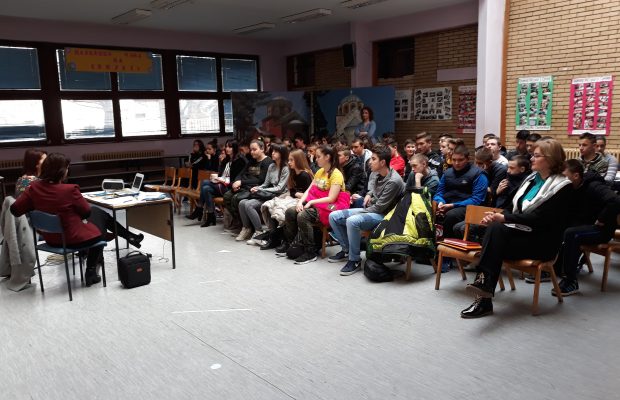 OŠ "Petar Kočić"- Održano predavanje na temu "Vršnjačko nasilje" (FOTO i VIDEO)