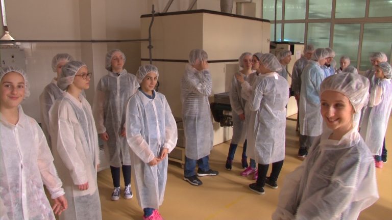 Učenici posjetili Tvornicu keksa i vafla "Mira" (VIDEO)