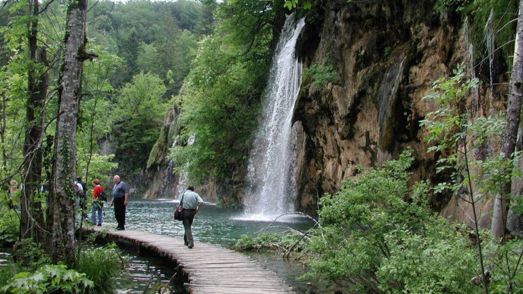 Plitvička jezera: Pravila selfi i poginula, završila u provaliji od 70 metara