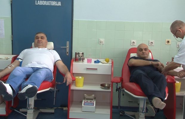 PU Prijedor: Policajci darivali krv povodom Dana policije