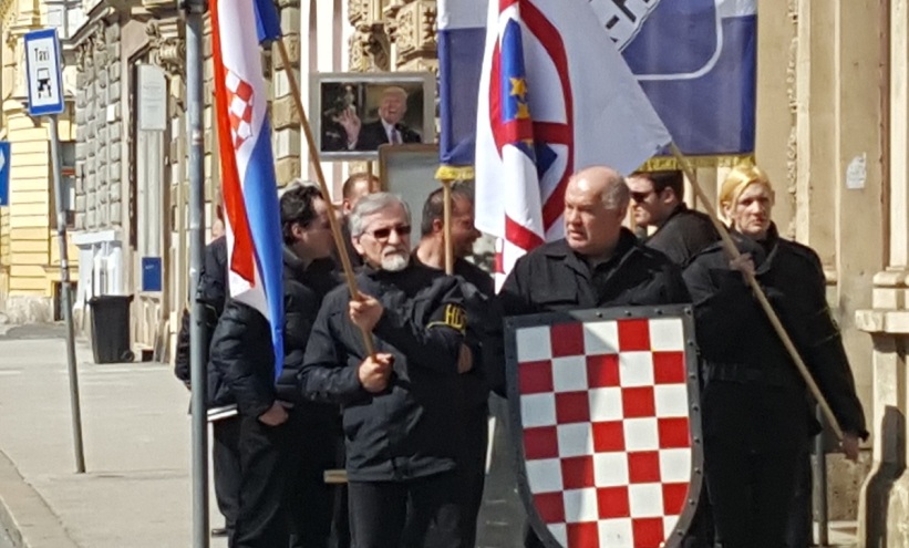 Zagreb: Crnokošuljaši marširaju noseći Trampove slike