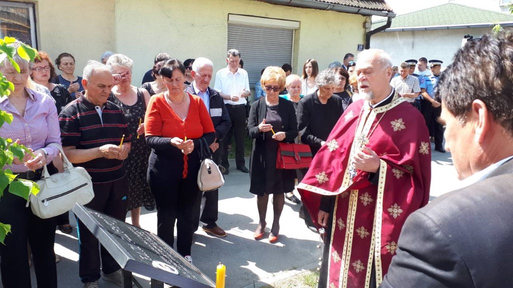 Vijenci i svijeće za Radenka Đapu - prvu žrtvu rata u Prijedoru