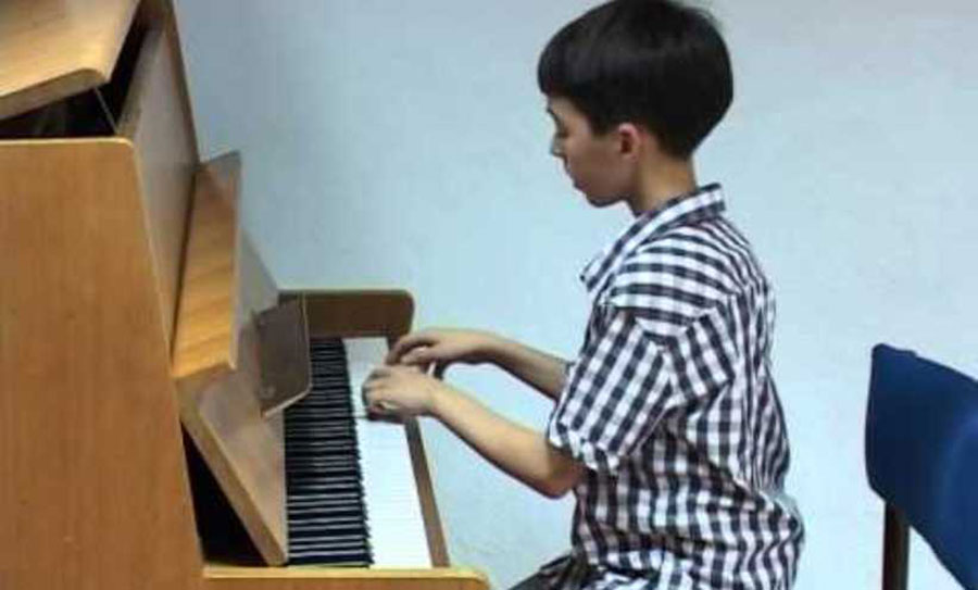 Ima tek 14 godina i BROJNA PRIZNANJA: Mladi pijanista iz Novog Grada osvojio prvu nagradu u Parizu