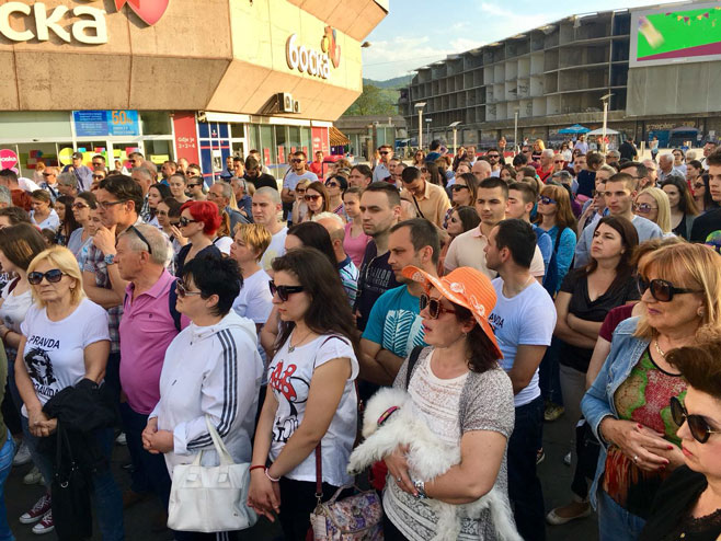 Nastavljeno okupljanje "Pravda za Davida" na Trgu Krajine (FOTO)