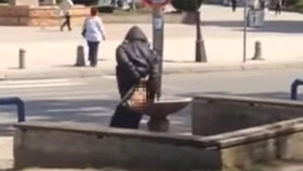 Za ne povjerovati! Žena prala guzu u fontani usred bijela dana (VIDEO)
