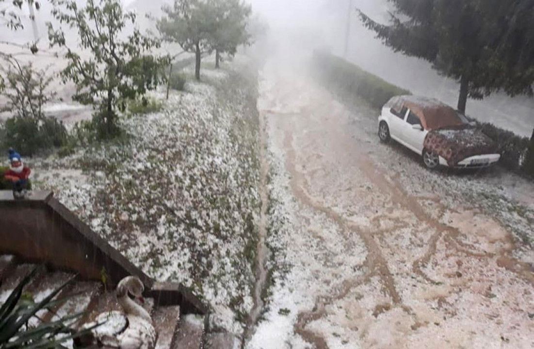 NEZAPAMĆENO NEVRIJEME NAPRAVILO OGROMNU ŠTETU U Sloveniji Padao Grad ...