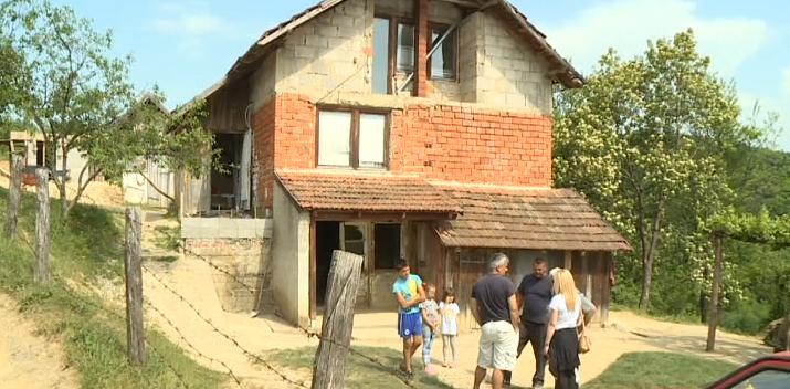 Težak život porodice Mastikosa, jedina utjeha pomoć dobrih ljudi (VIDEO)