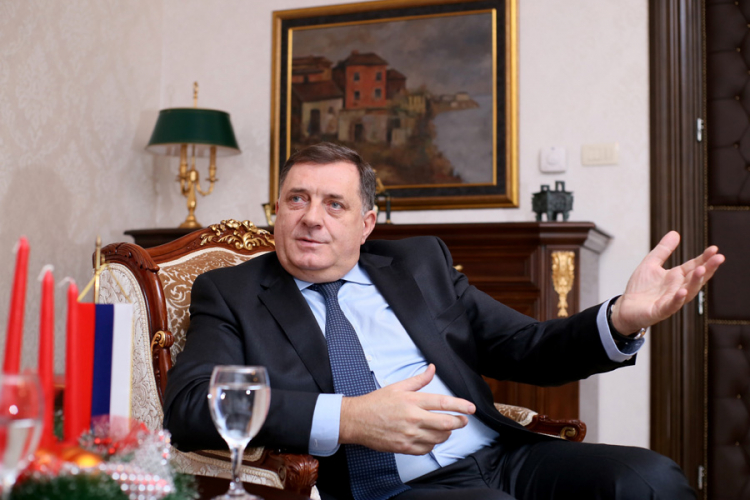 Dodik: Vojska Srpske najčasnije je uticala na stvaranje Republike