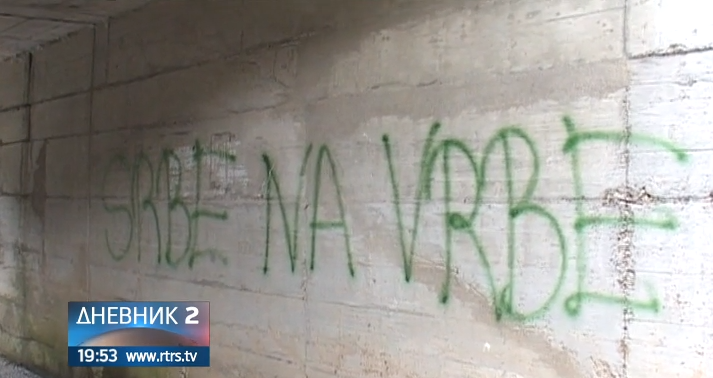 Šok za srpske povratnike u Maglaju: Osvanuo uvredljiv grafit (VIDEO)