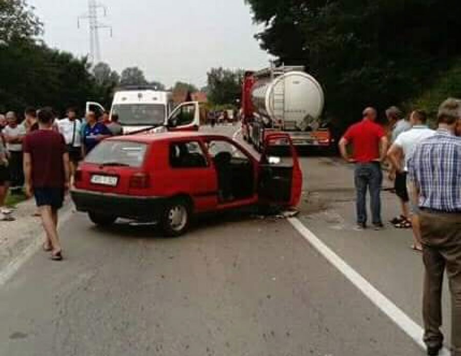 Teška nesreća kod Tuzle: Više osoba povrijeđeno, saobraćaj potpuno obustavljen