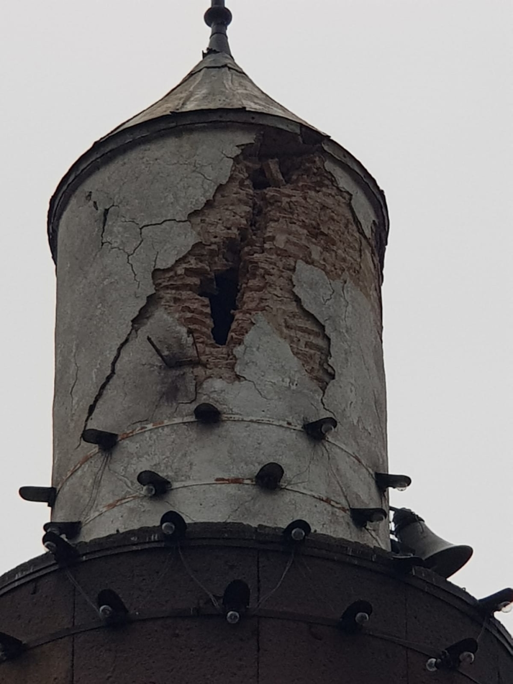 Grom udario u džamiju u Novom Pazaru tačno u 14 sati! (FOTO)