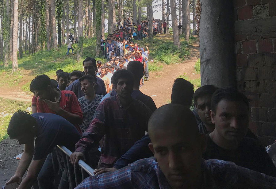 Srbi povratnici PROTIV KAMPA u Lipi: Gdje će se migranti MOLITI BOGU?