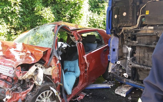 Nišlija poginuo u saobraćajnoj nesreći kod Kolašina, unuk i njegov drug od siline udarca ispali iz auta (FOTO)