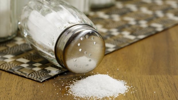7 znakova da jedete previše soli i time ozbiljno uništavate vaše zdravlje