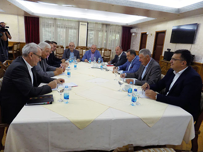 Sastanak vladajuće koalicije SNSD-a, DNS-a i SP-a na Kozari