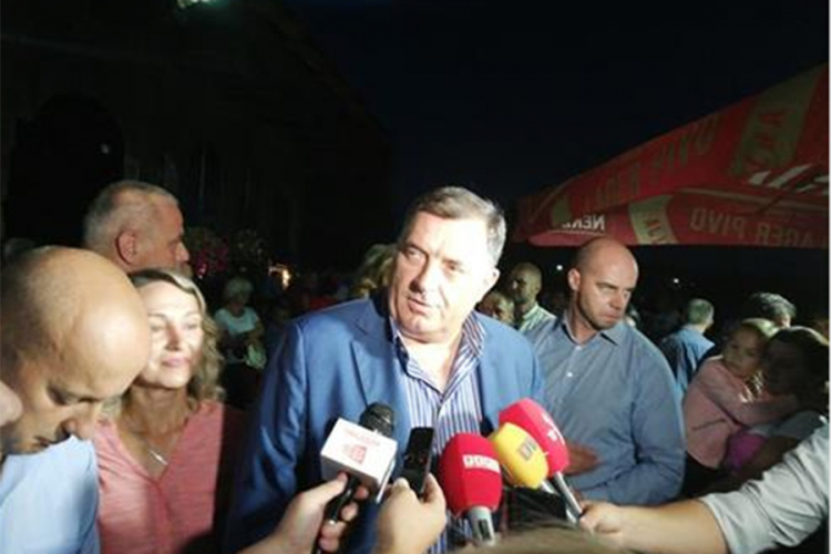 “NA TAJ NAČIN TREBA DA SE ŽIVI I PONAŠA” Dodik poručio da je vrijeme da se srpski narod stavi na PRVO MJESTO