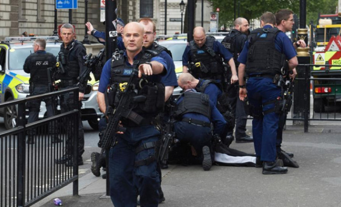 Pucnjava u Londonu, troje ranjeno (VIDEO)