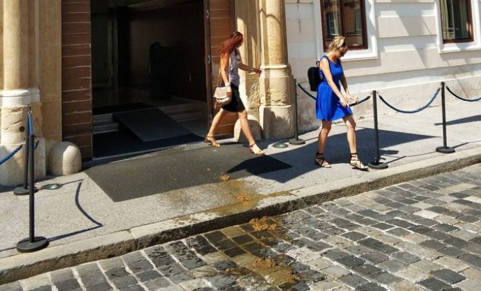 Zagreb: Prosula kantu punu izmeta na zgradu Vlade