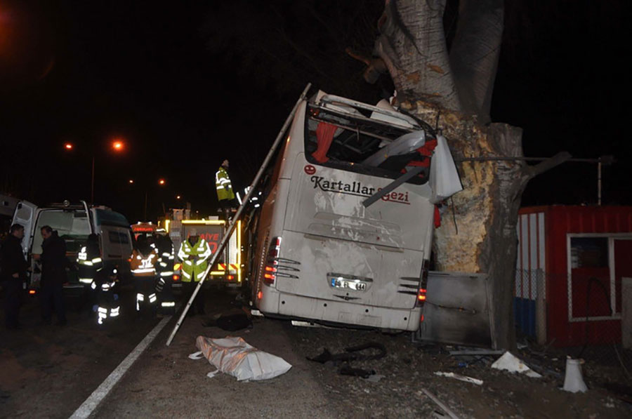 TEŠKA NESREĆA U TURSKOJ Autobus sletio u provaliju, najmanje ŠEST OSOBA POGINULO