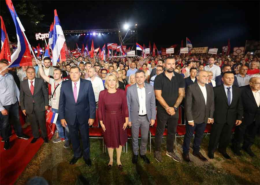 NA KONVENCIJI SNSD HILJADE LJUDI Dodik: “Vjerujem da smo partija koja je već dobila izbore” (FOTO)