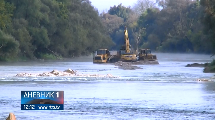 Prijedor: Počelo čišćenje korita rijeke Sane (VIDEO)