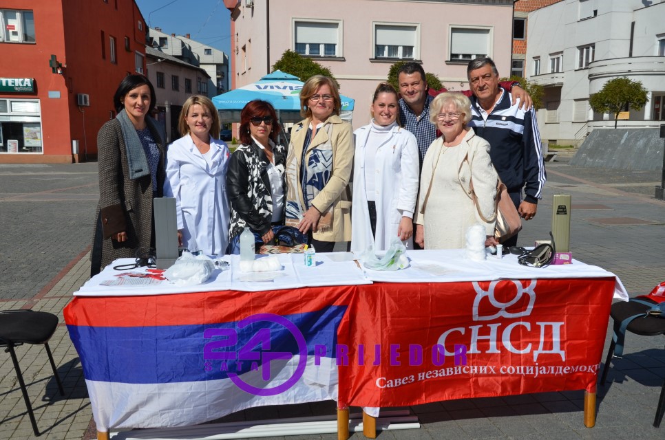 Aktivisti Gradske organizacije SNSD-a Prijedor u nedjelju obilježili Svjetski dan srca (FOTO)