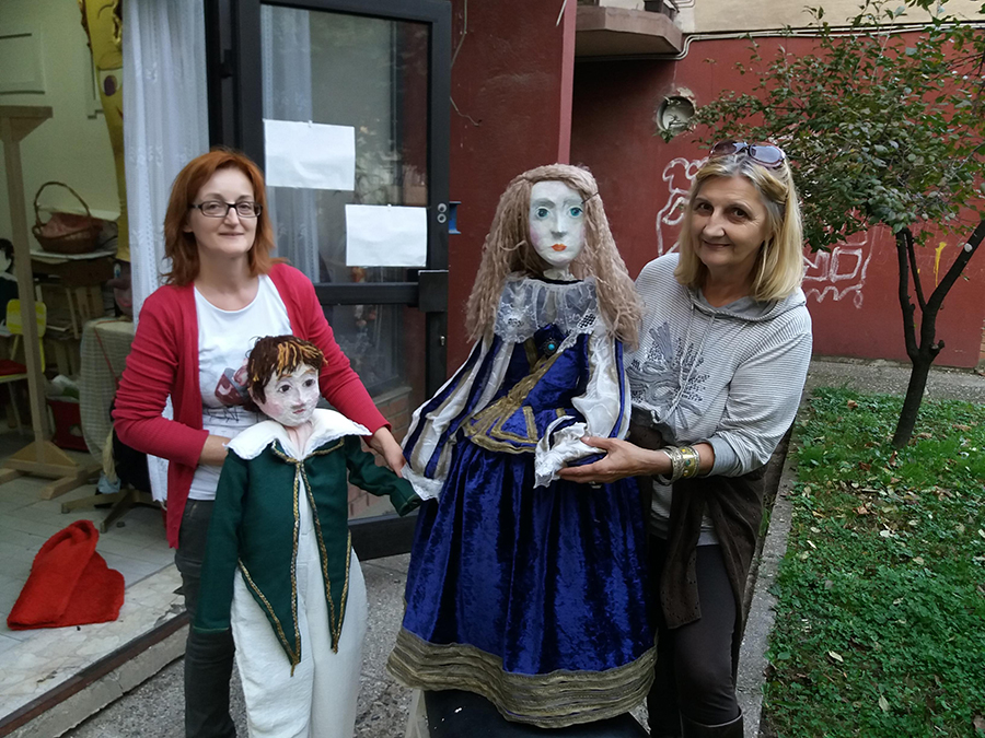 Anđelićeva prenijela ulično pozorište iz Španije u grad na Sani: Lutkama daju život i uveseljavaju Prijedorčane