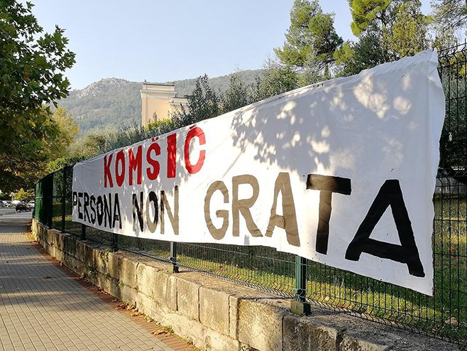 U Mostaru osvanuo transparent "Željko Komšić - persona non grata"