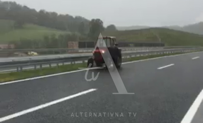Traktorom vozio u suprotnom smijeru na auto-putu VIDEO