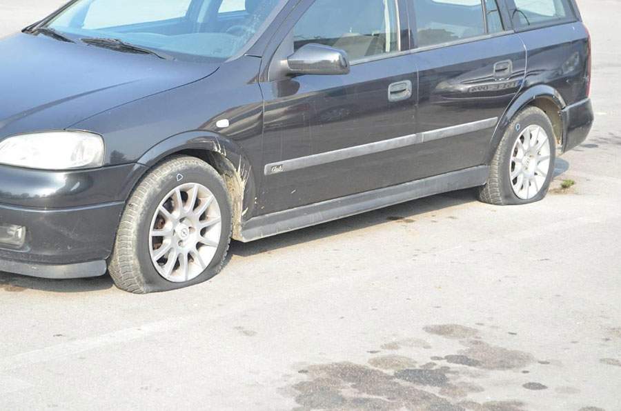 JUTRO DONIJELO ŠOK U Prijedoru izbušene gume na 50 automobila (FOTO)