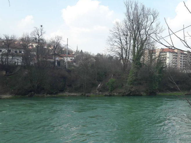 Policajac spasio muškarca koji je skočio u rijeku Vrbas