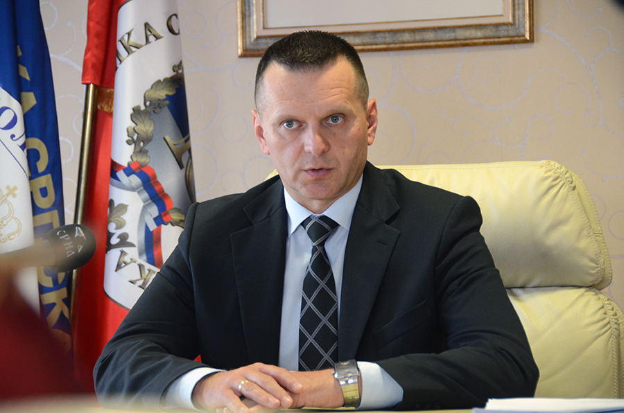 “PRIJETI MU SE GODINAMA” Lukač poručio da policija Srpske ima zakonsko pravo da obezbjeđuje Dodika