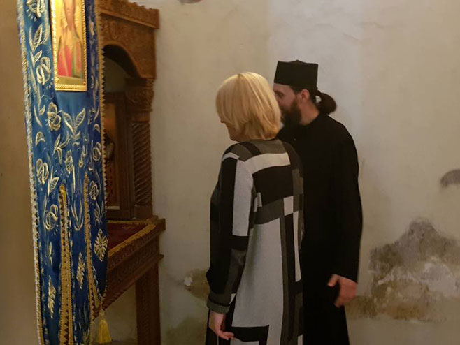 Cvijanovićeva posjetila crkvu pri manastiru Svetog Nikole na Ozrenu (FOTO)