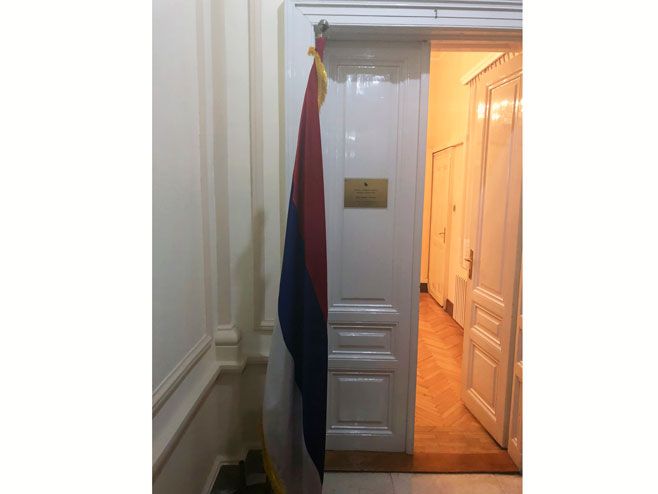 Dodik postavio zastavu Srpske u svečani salon Predsjedništva BiH
