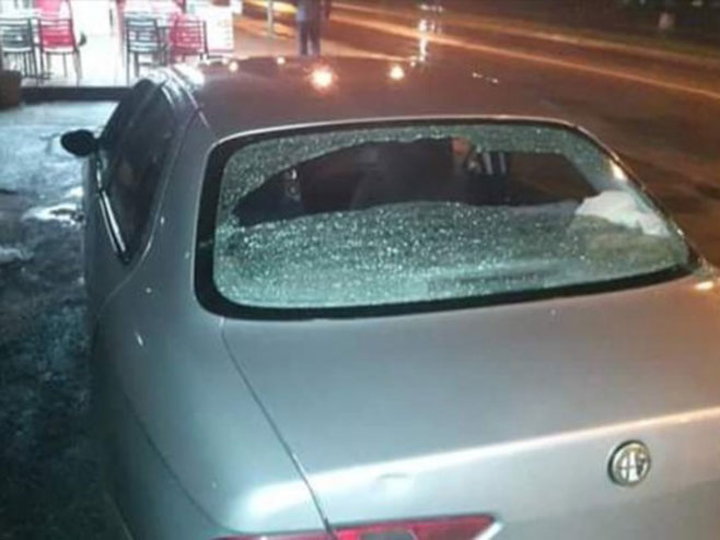 Uništen automobil u Banjaluci: Bježali od policije pa napali sugrađane