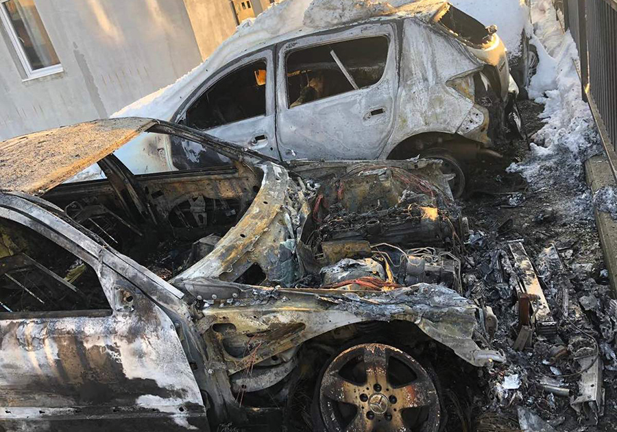 “U BLIZINI SU PRONAĐENE FLAŠE” Izgorjela četiri automobila rent-a-kara u Ilidži, vlasnik uvjeren DA SU ZAPALJENA (VIDEO)