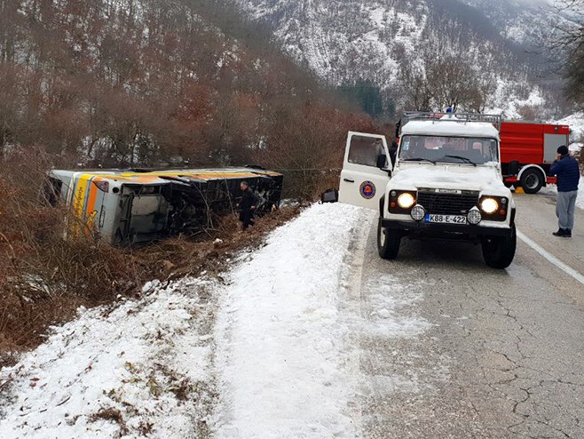 Nevesinje: Prevrnuo se autobus, dvoje mrtvih, više povrijeđenih
