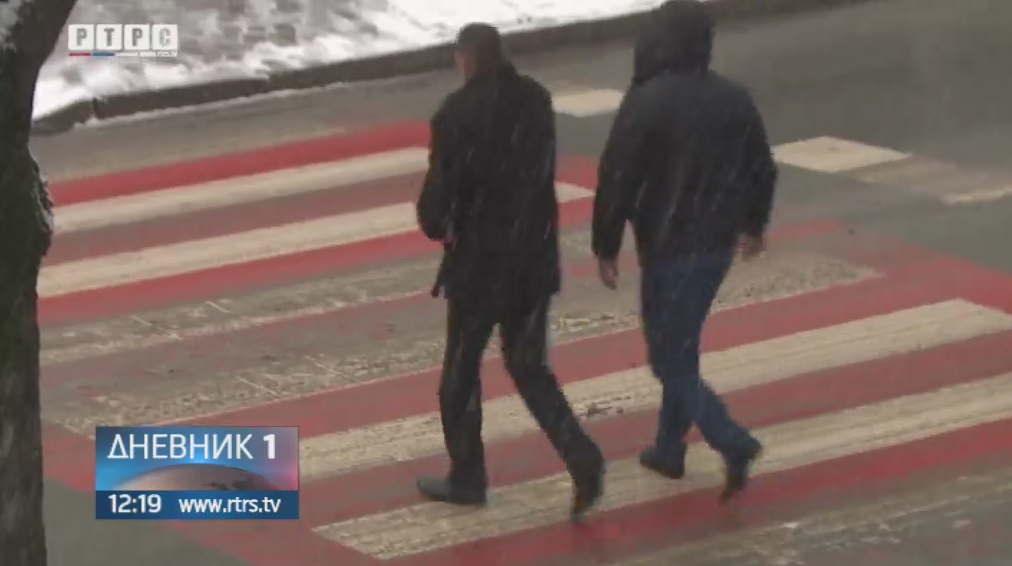 Prijedor: Tri pješačka prelaza obojena crveno-bijelo (VIDEO)