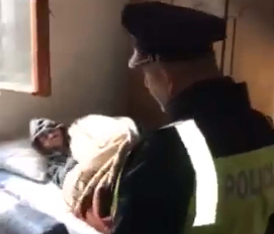URNEBESAN “OBRAČUN” Migranti u Bihaću zauzeli privatnu kuću, policija ih tjerala (VIDEO)