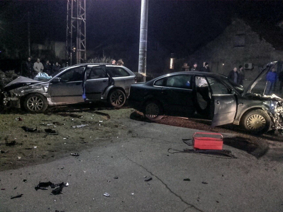 U saobraćajnoj nesreći u Prijedoru dvojica vozača i putnica lakše povrijeđeni