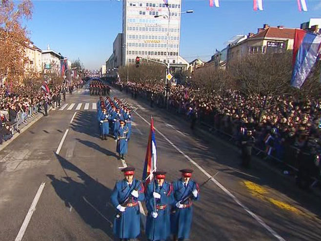Svečani defile povodom Dana Republike Srpske (FOTO/VIDEO)